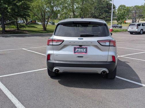 Ingot Silver Metallic 2020 Ford Escape SE