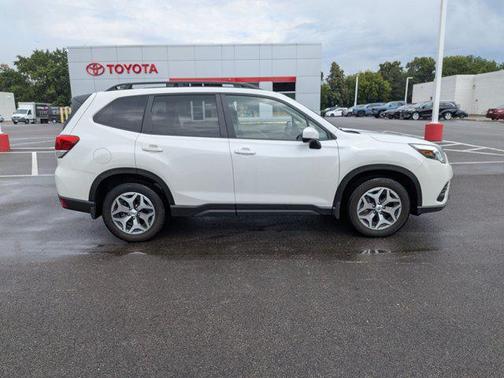 Crystal White Pearl 2024 Subaru Forester Premium