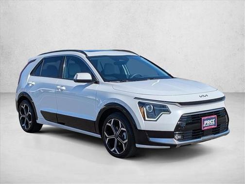 Snow White Pearl 2024 Kia Niro Touring