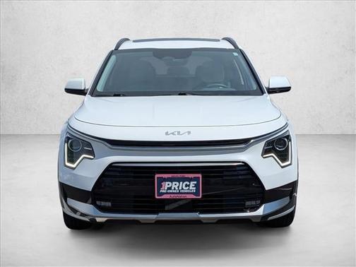 Snow White Pearl 2024 Kia Niro Touring