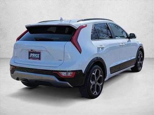 Snow White Pearl 2024 Kia Niro Touring