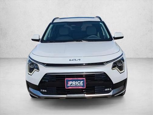 Snow White Pearl 2024 Kia Niro Touring
