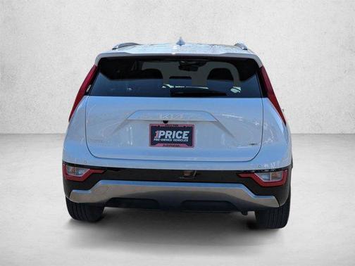 Snow White Pearl 2024 Kia Niro Touring