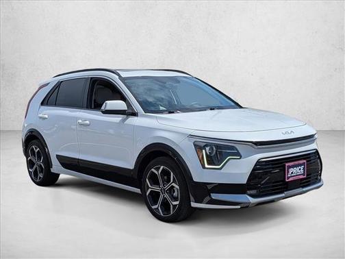 Snow White Pearl 2024 Kia Niro Touring