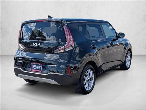 Fusion Black 2024 Kia Soul LX