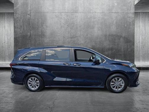 2024 Toyota Sienna XLE 8 Passenger