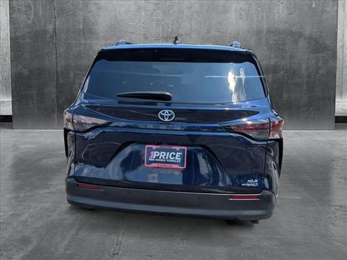 2024 Toyota Sienna XLE 8 Passenger