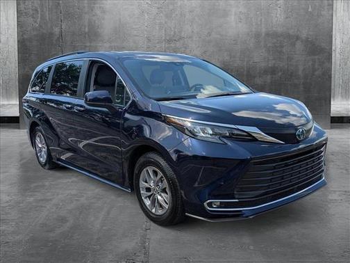 2024 Toyota Sienna XLE 8 Passenger