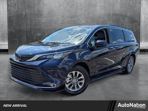 2024 Toyota Sienna XLE 8 Passenger