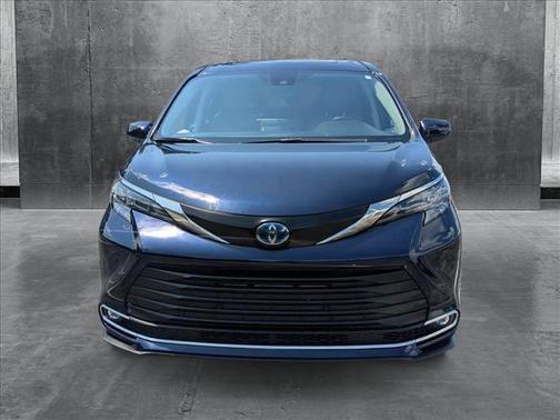 2024 Toyota Sienna XLE 8 Passenger