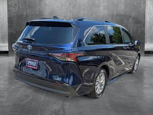2024 Toyota Sienna XLE 8 Passenger