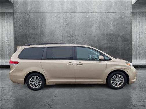2013 Toyota Sienna XLE