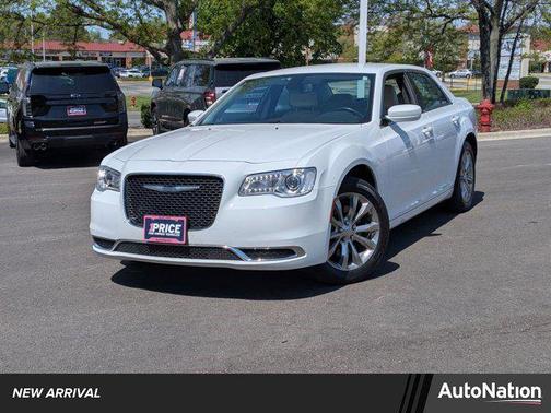 Bright White Clearcoat 2019 Chrysler 300 Touring