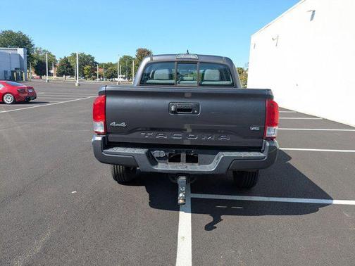 2016 Toyota Tacoma SR