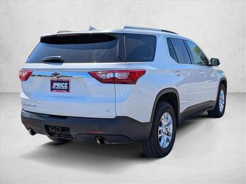 Iridescent Pearl Tricoat 2018 Chevrolet Traverse LT Cloth