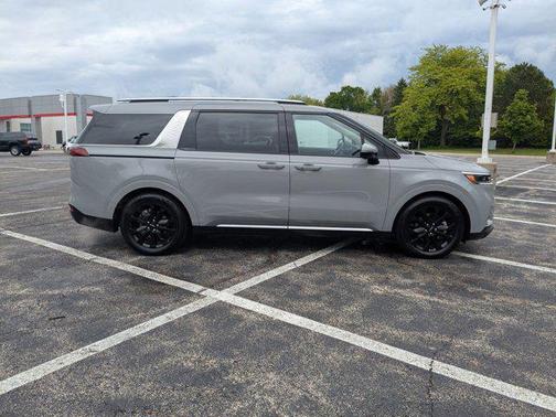 2024 Kia Carnival SX