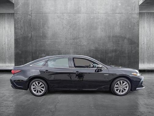 2021 Toyota Avalon Hybrid XLE