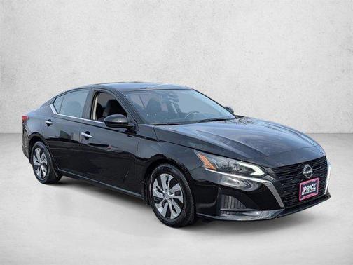 Super Black 2023 Nissan Altima S FWD