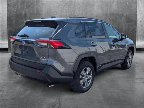 2022 Toyota RAV4 Hybrid XLE