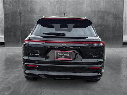 2025 Toyota Crown Signia XLE