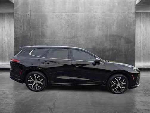 2025 Toyota Crown Signia XLE
