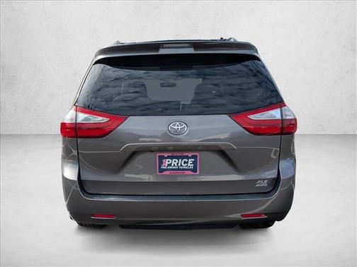 2016 Toyota Sienna XLE