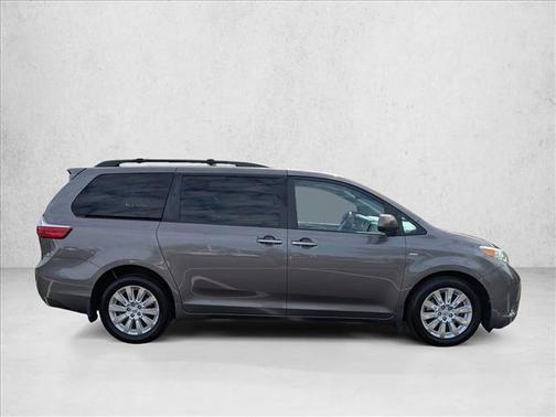 2016 Toyota Sienna XLE