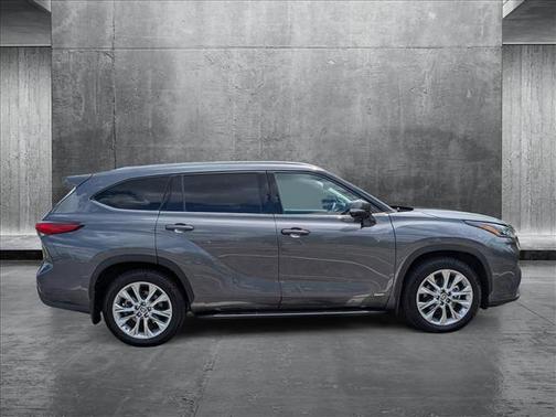 2022 Toyota Highlander Hybrid Limited