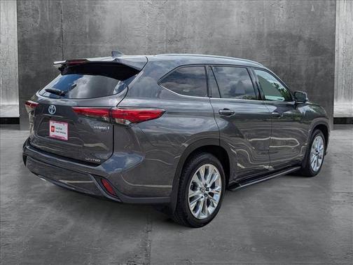 2022 Toyota Highlander Hybrid Limited