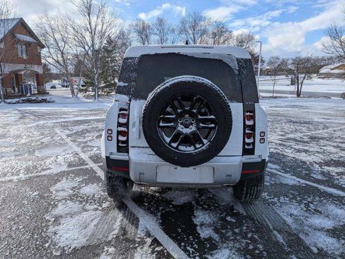 2025 Land Rover Defender 110 P300