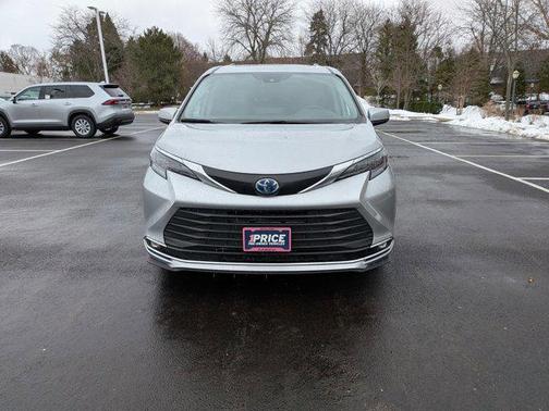 2024 Toyota Sienna XLE