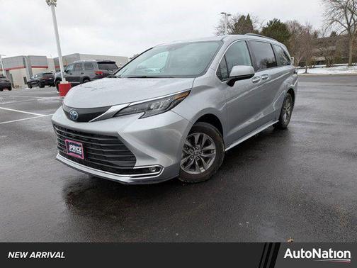 2024 Toyota Sienna XLE