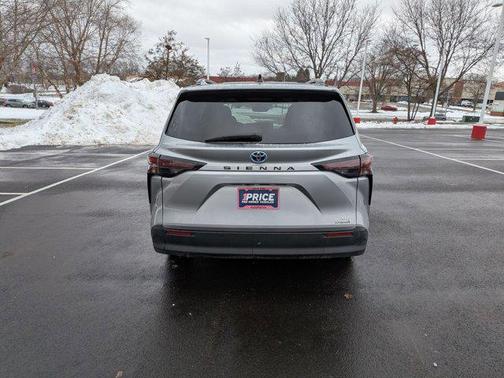 2024 Toyota Sienna XLE