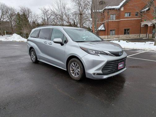2024 Toyota Sienna XLE