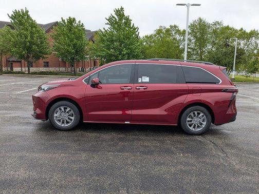 2025 Toyota Sienna XLE 7 Passenger