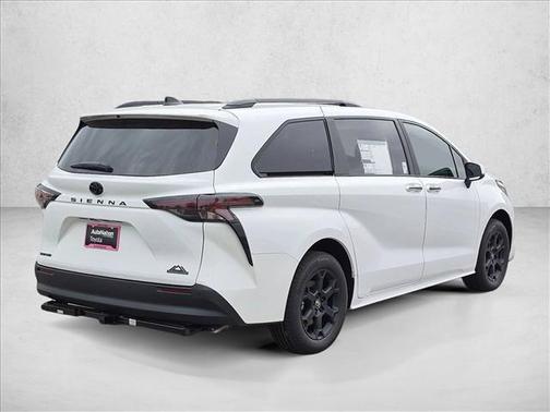 Ice Cap 2026 Toyota Sienna Woodland Edition