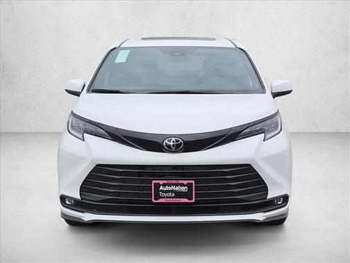 Ice Cap 2026 Toyota Sienna Woodland Edition
