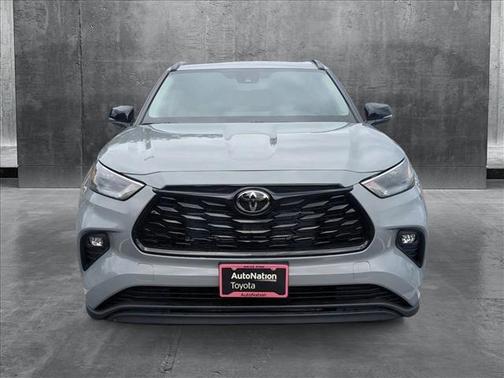 2025 Toyota Highlander Hybrid XLE