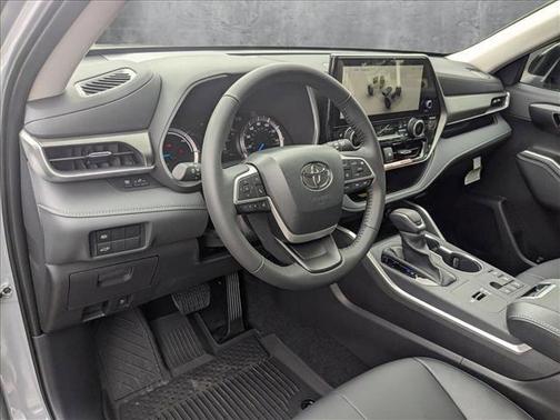 2025 Toyota Highlander Hybrid XLE