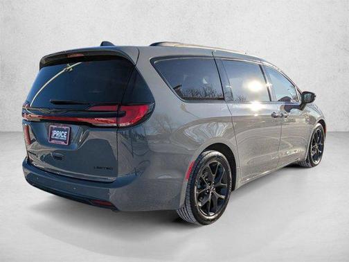 Ceramic Gray Clearcoat 2025 Chrysler Pacifica Limited