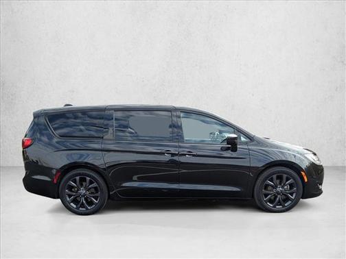 2018 Chrysler Pacifica Touring Plus