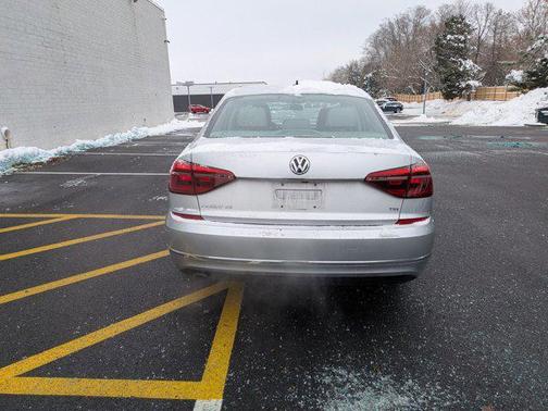 2017 Volkswagen Passat 1.8T SE