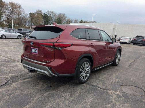 2023 Toyota Highlander Hybrid Platinum