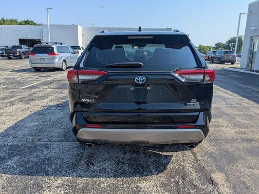 2022 Toyota RAV4 Hybrid SE