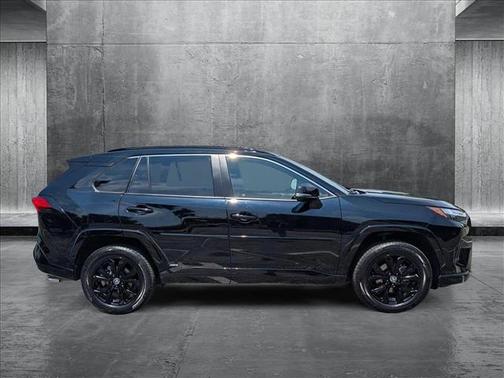 2022 Toyota RAV4 Hybrid SE