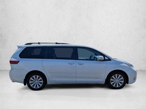 Blizzard Pearl 2017 Toyota Sienna Limited Premium