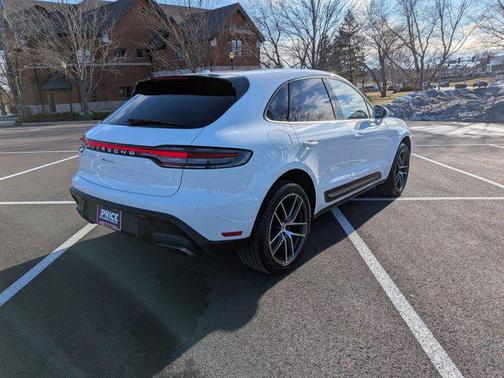 2025 Porsche Macan AWD