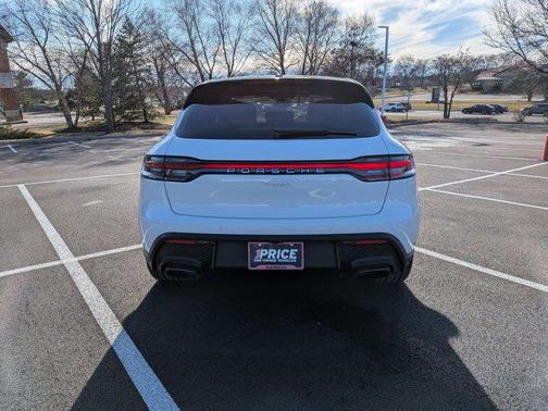 2025 Porsche Macan AWD