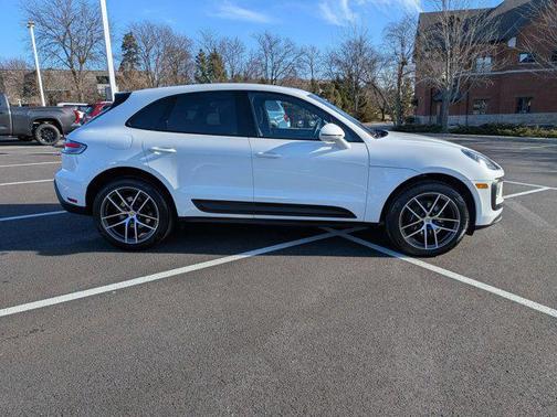 2025 Porsche Macan AWD