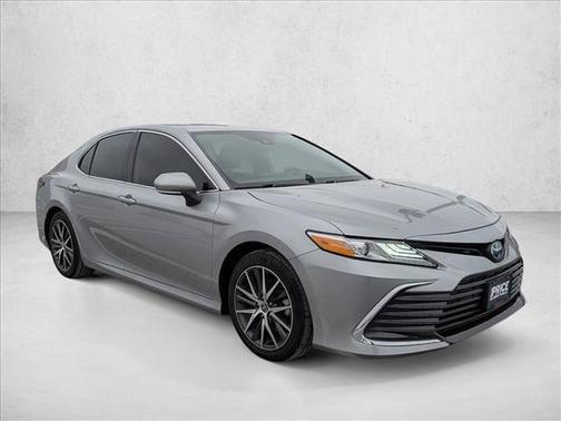2022 Toyota Camry Hybrid XLE